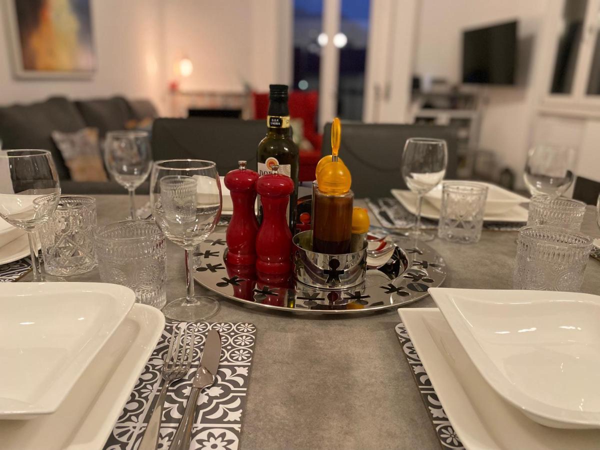 הוילה קומו Cozy Modern Apt W Free Parking Bbq & Fully Equipped מראה חיצוני תמונה